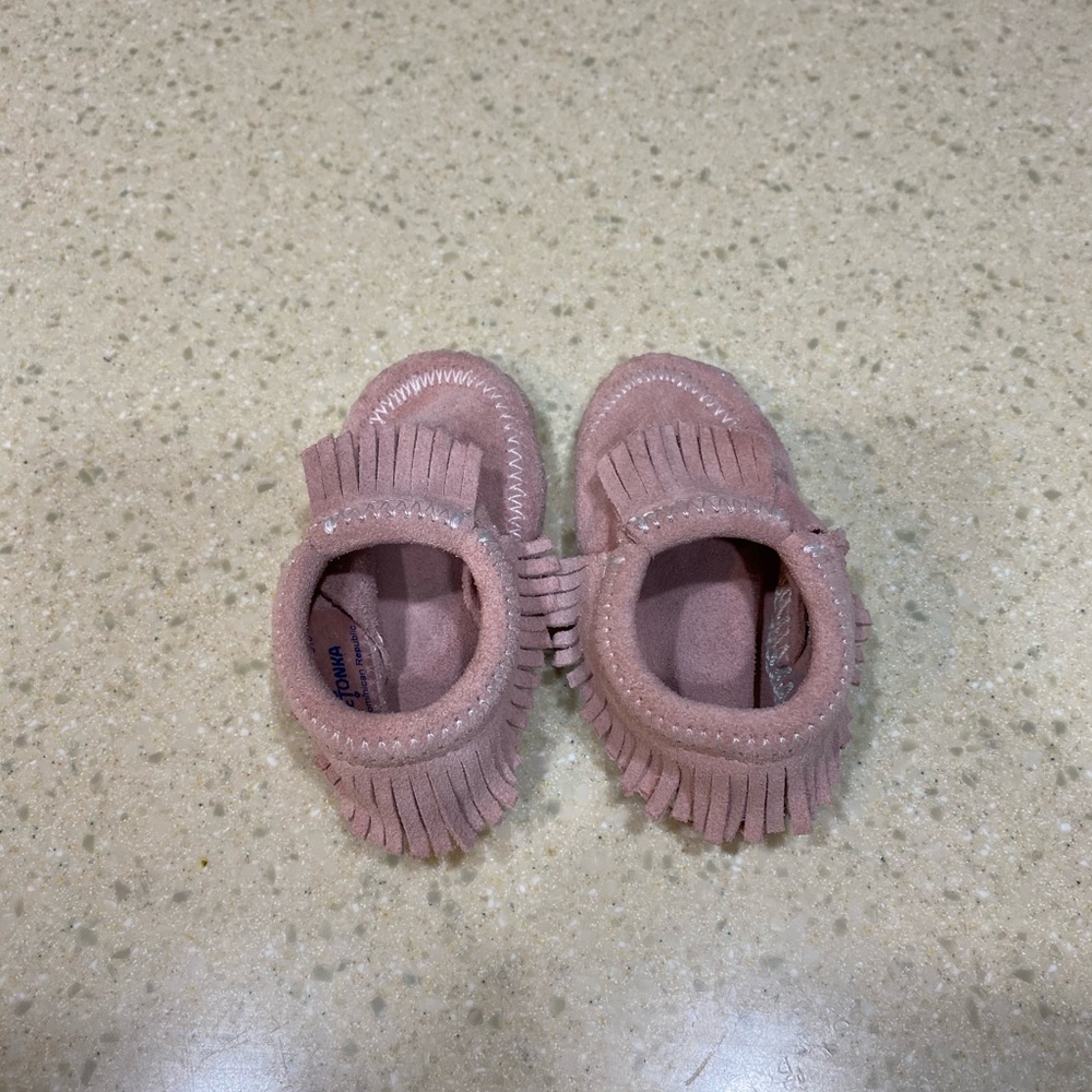 Minnetonka fringe booties size 3